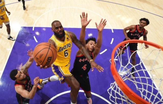 九游体育注册-末节努力追分展现血性 湖人完全可以更体面的死去